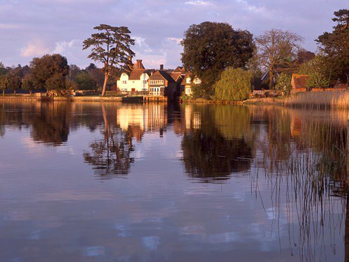 New Forest Landscapes : Beaulieu Millpond